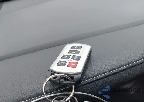 2017 Toyota Sienna Se 8 Passenger z USA, uszkodzony, nr VIN 5TDXZ3DC6HS788334